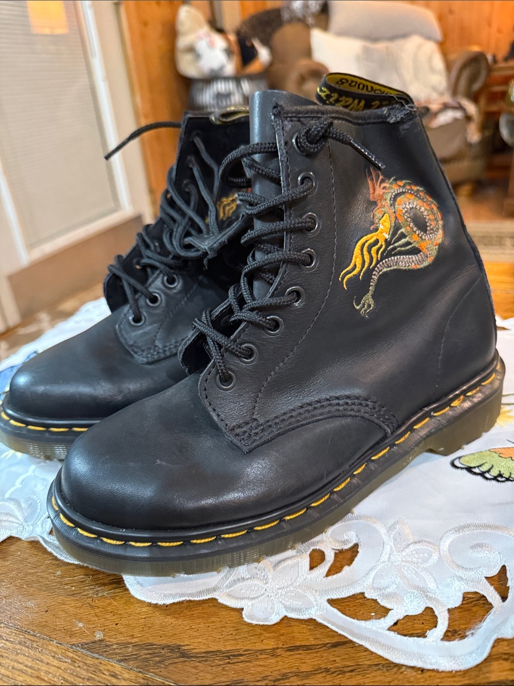 VTG Dr. Martens 9169 Dragon Embroidered Black Leather Boots UK 6 US 7.5